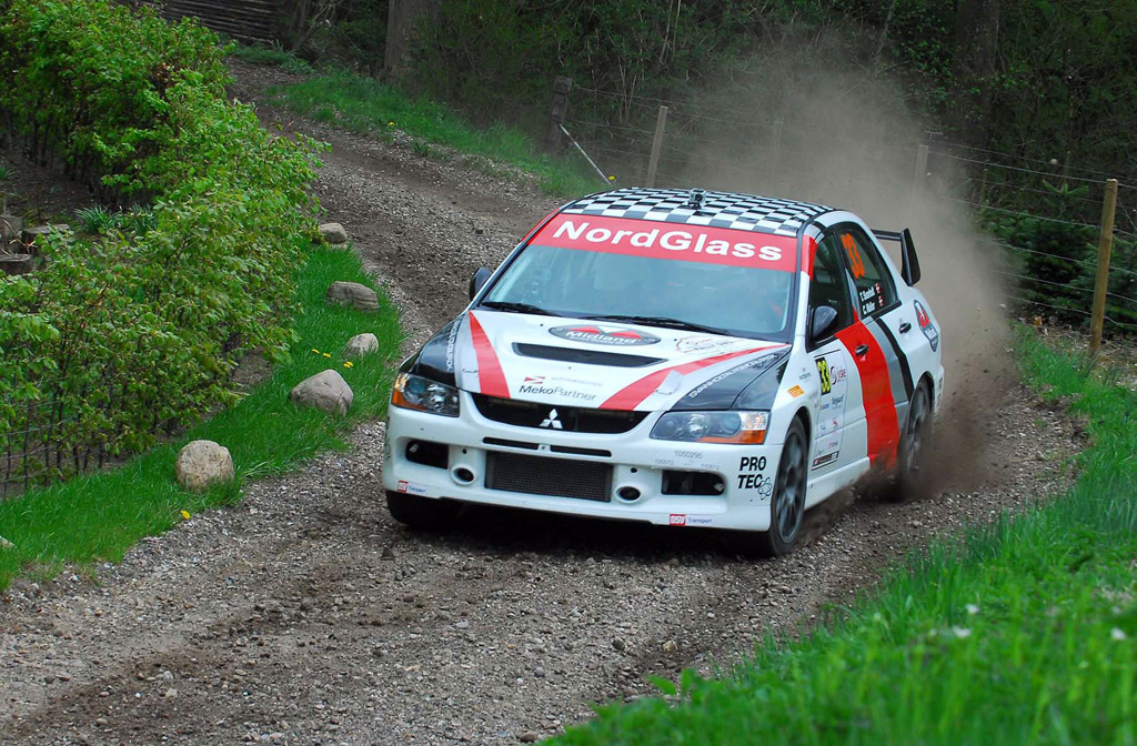Svanholt og Møller i deres Mitsubishi Lancer Evo IX